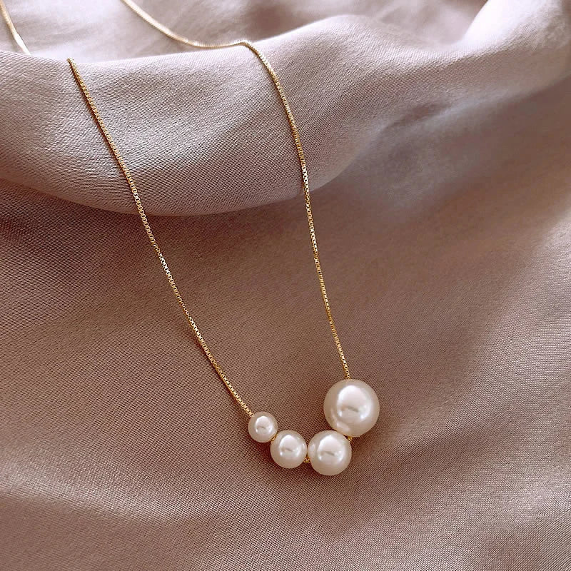 Floating Pärl Kluster Halsband