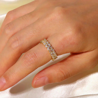 Clarisse Mönstrad Guld Ring