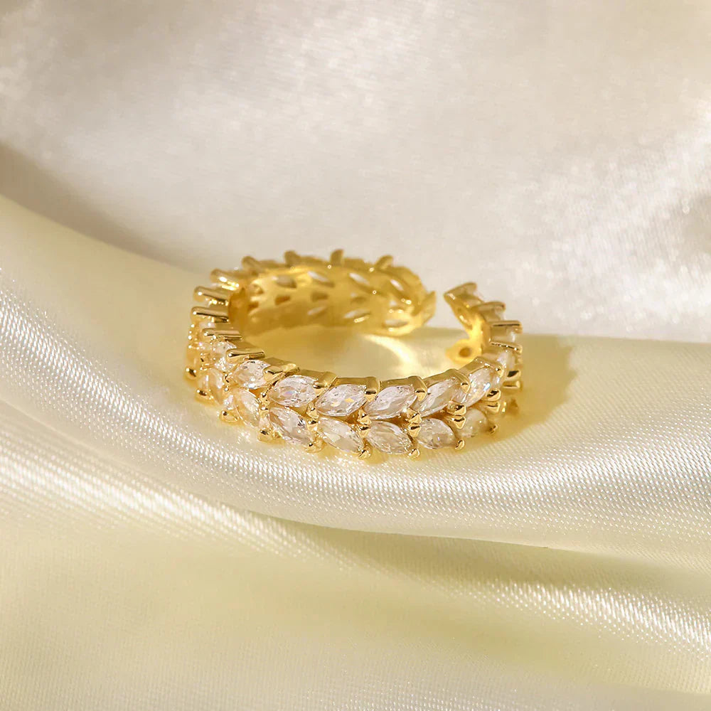 Clarisse Mönstrad Guld Ring