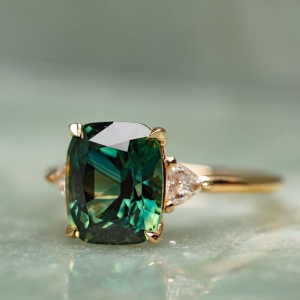 Vintage-Inspired Grön Ädelsten Ring | Guld