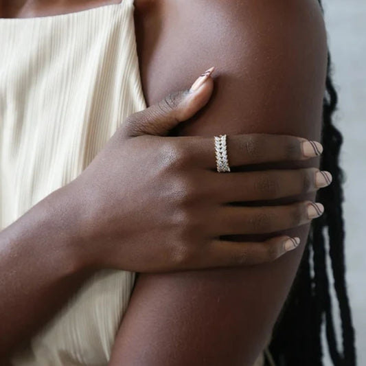 Clarisse Mönstrad Guld Ring